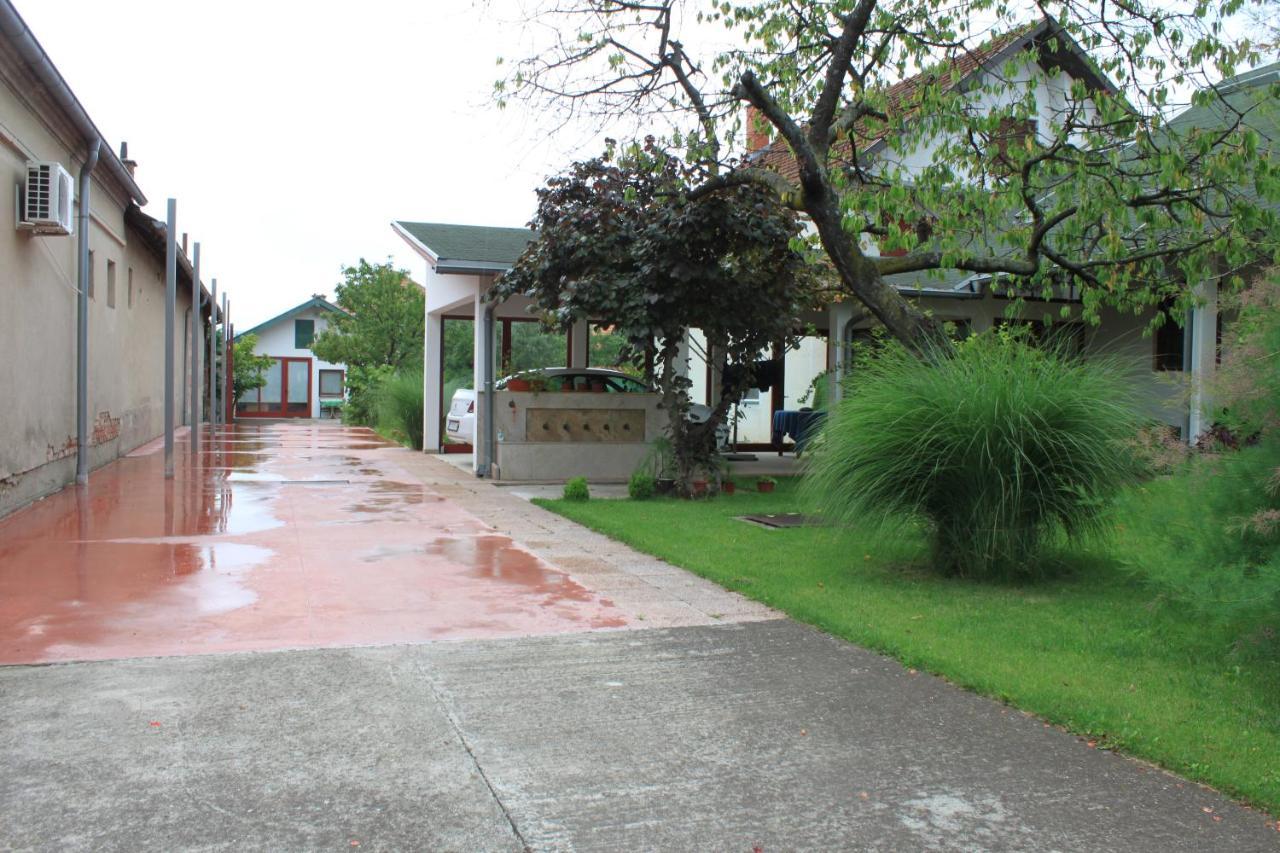 Boulevard Garden House - Free And Save Parking In The Locked Yard Ćuprija Esterno foto